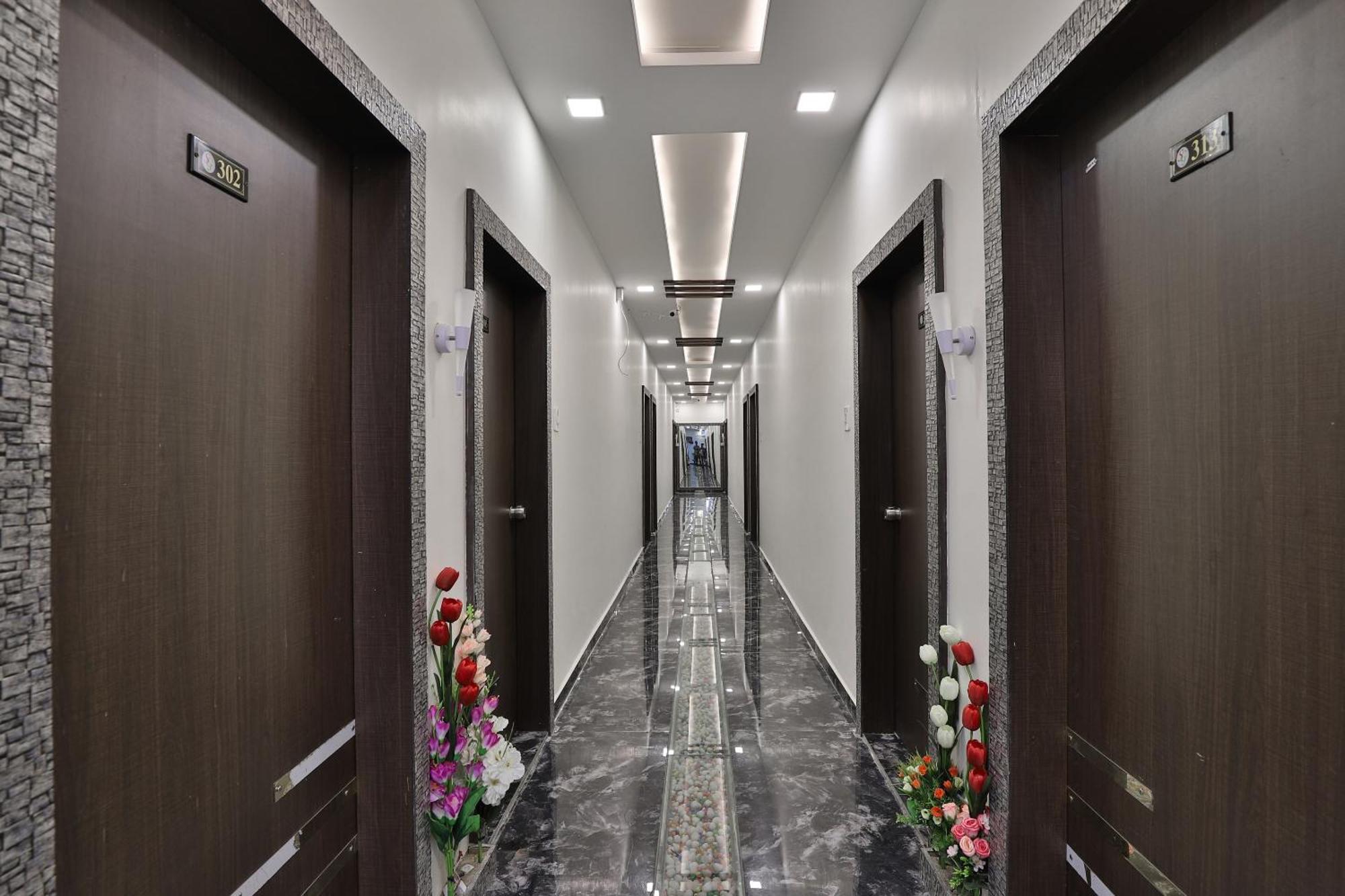 Hotel O Shiv Residency Gorwa ภายนอก รูปภาพ